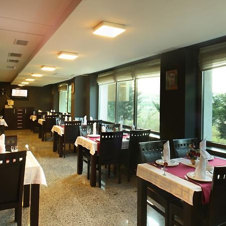 Royal Park Hotel Баку Екстериор снимка